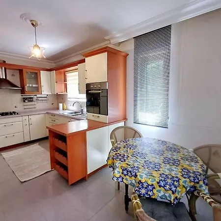 Limon Marmaris'de Oezel Havuzlu * Marmaris