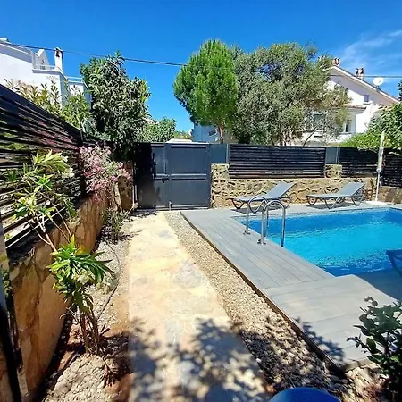 Limon Marmaris'de Oezel Havuzlu *