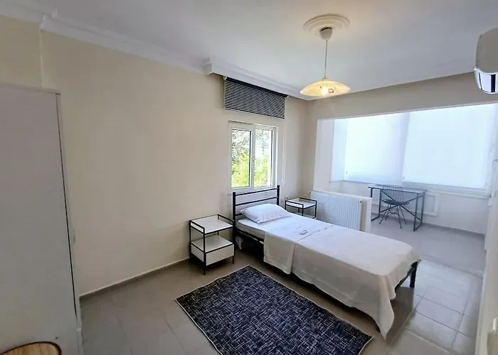 Limon Marmaris'de Oezel Havuzlu *