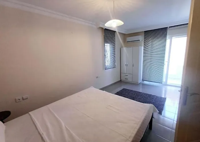 Limon Marmaris'de Oezel Havuzlu