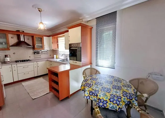 Limon Marmaris'de Oezel Havuzlu * マルマリス