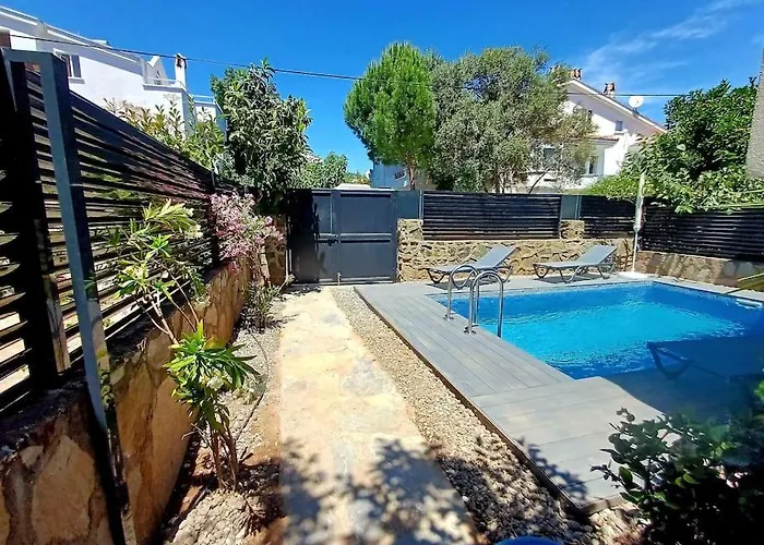 Limon Marmaris'de Oezel Havuzlu *