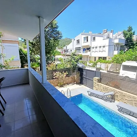 Vilă Limon Marmaris'de Oezel Havuzlu