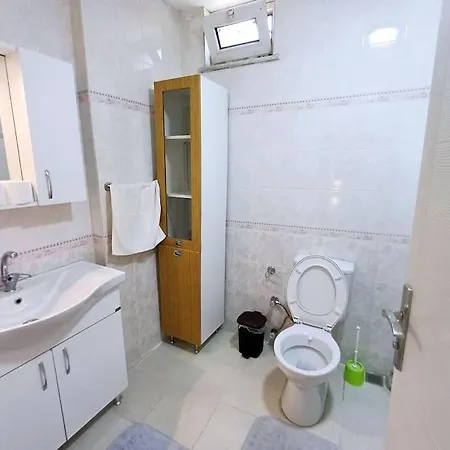 Limon Marmaris'de Oezel Havuzlu מרמריס